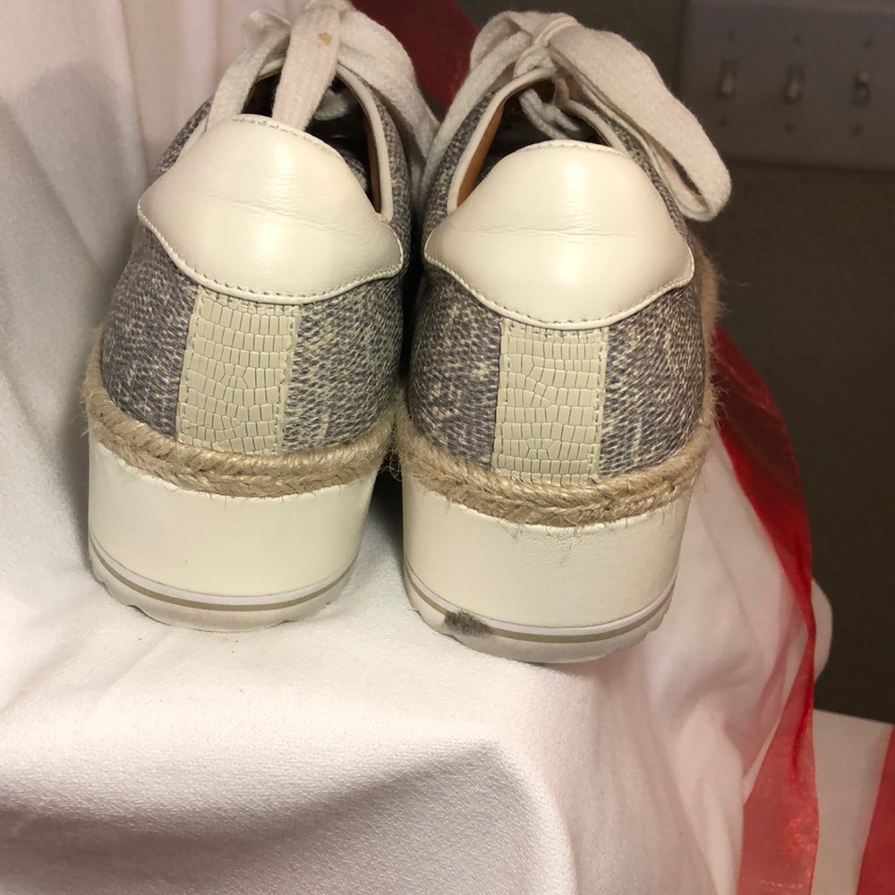 Shoes - Picture 5 of 7